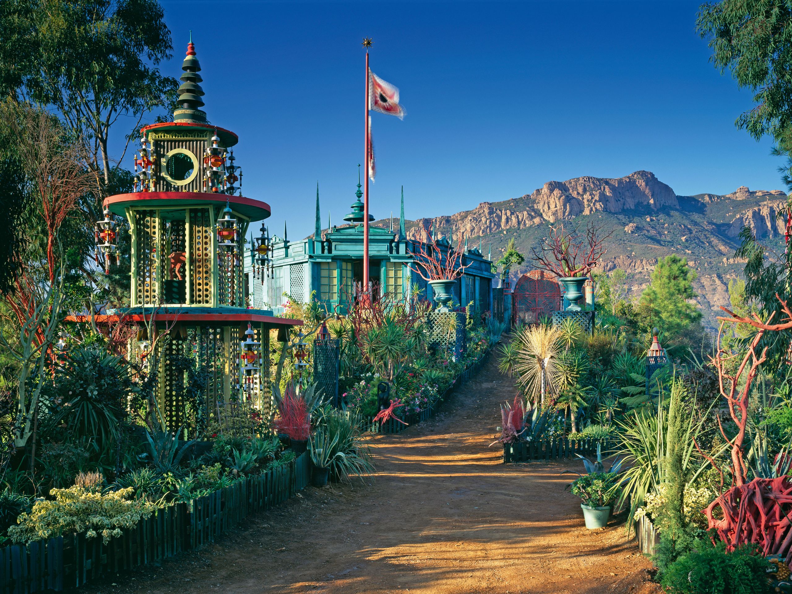 The late set designer Tony Duquette lost his fantasy Malibu estate in a fire. But now a neighbour has been maximising...